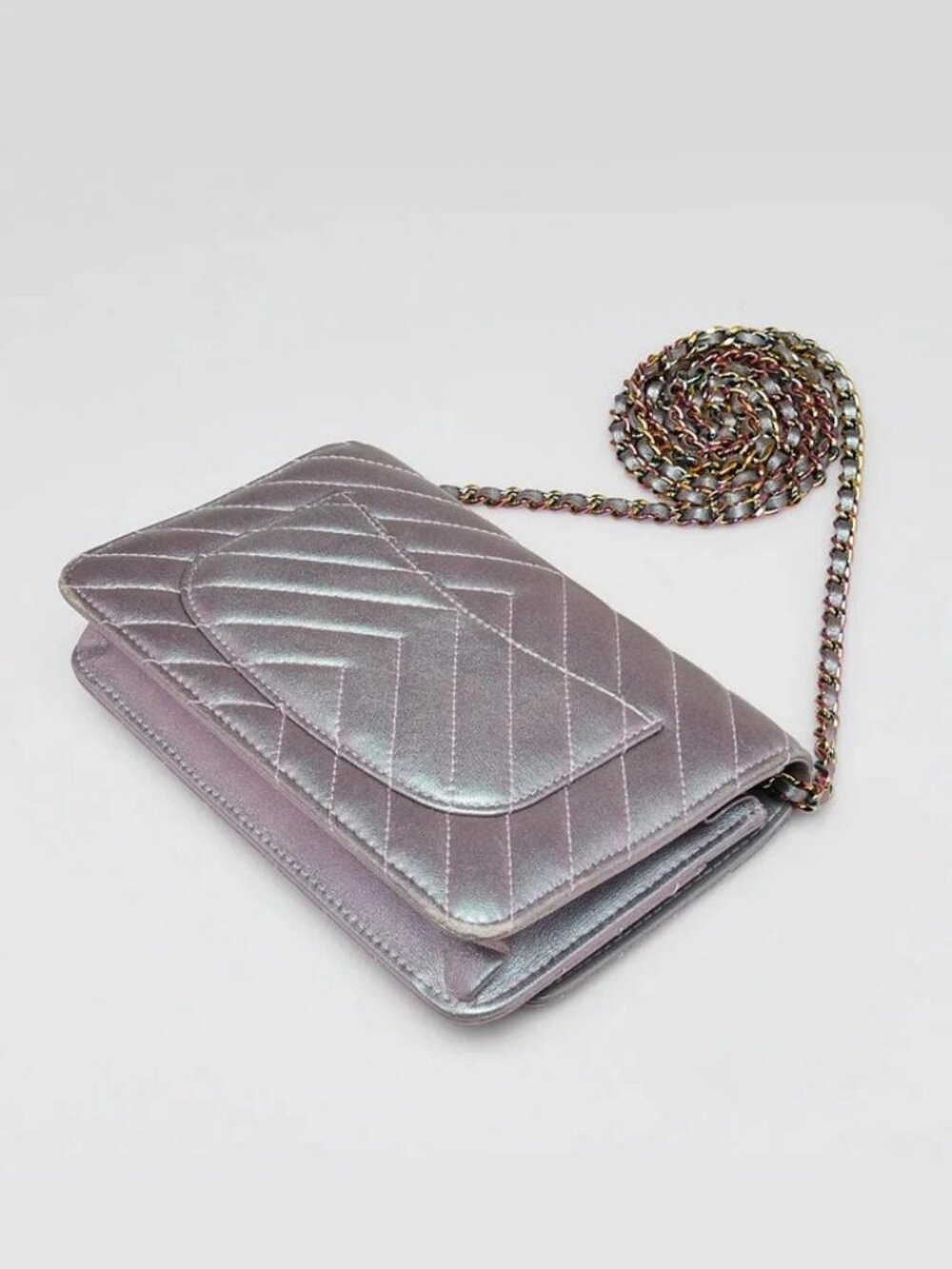 Chanel Purple Iridescent Quilted Lambskin Leather Reissue WOC Clutch Bag - Picture 2 of 10